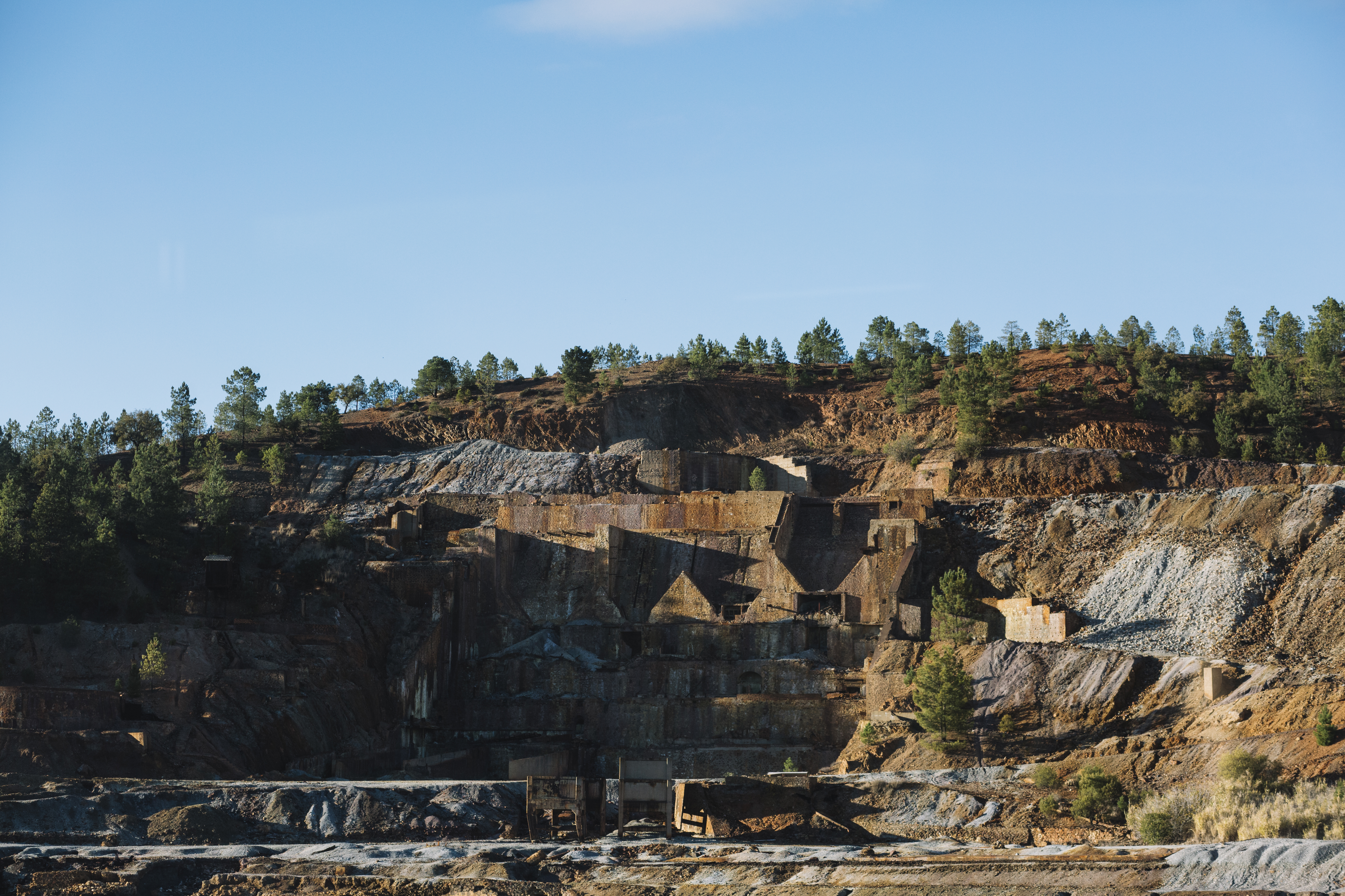 Dry terrain and land profile near extraction zones